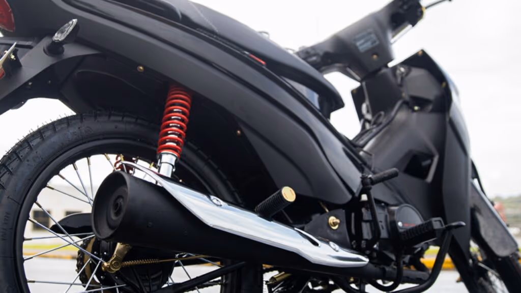A moto queridinha que conquistou o Brasil e não precisa de CNH
