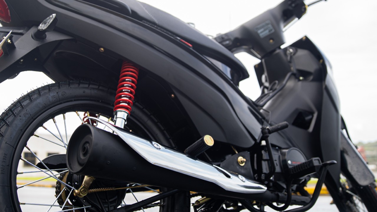 A moto queridinha que conquistou o Brasil e não precisa de CNH