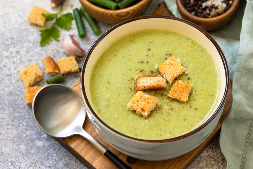 7 sopas e cremes ricos em proteínas para incluir no cardápio