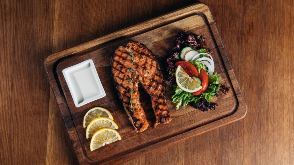 Como escolher a tábua ideal para cortar e servir carnes