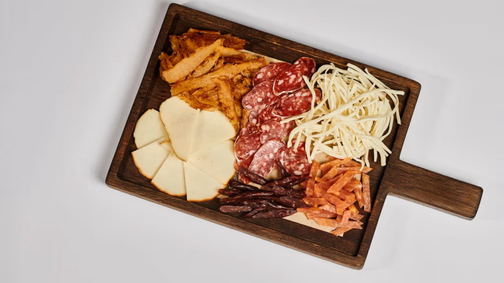 Como montar uma tábua de carnes que impressiona os convidados