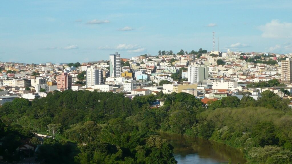 A cidade que revelou o Rei do Futebol esconde muito mais história