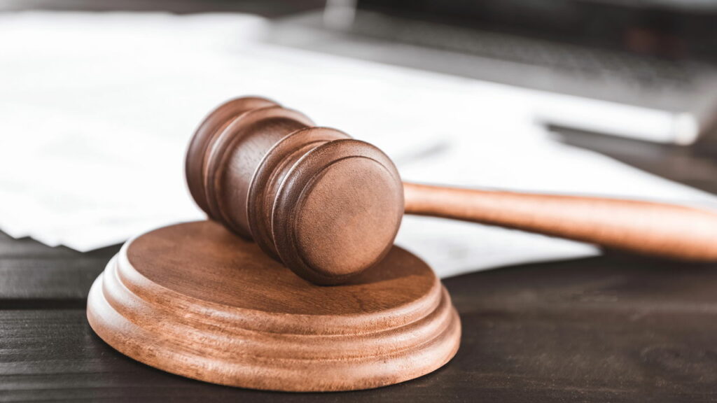 Homem ganha liberdade após 38 anos de condenação por engano