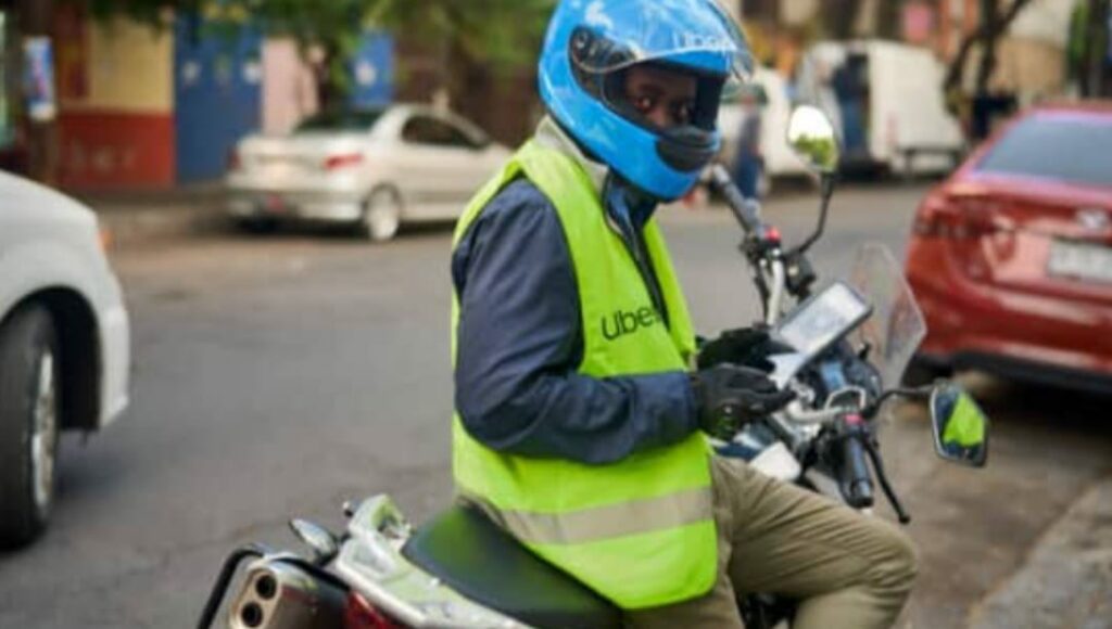 Uber e 99 suspendem corridas de moto em SP após decisão judicial