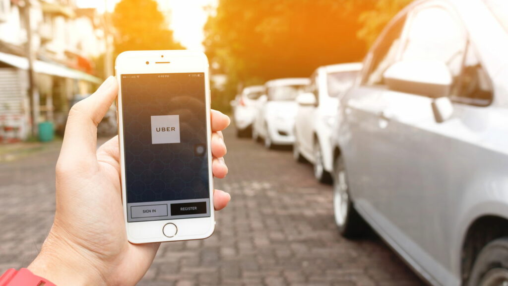 Uber enfrenta obstáculos e transforma sua estratégia global