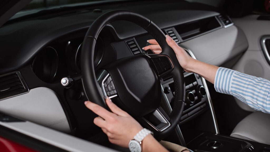 Essa simples distração ao volante pode ser considerada infração gravíssima