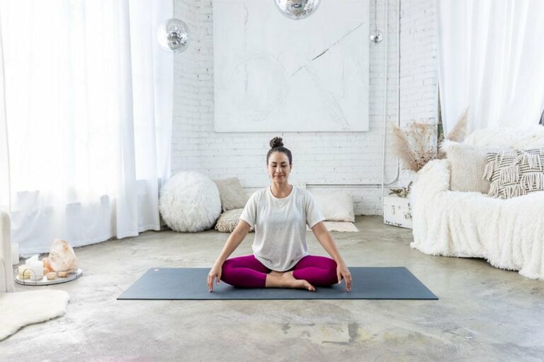 5 posturas de yoga benéficas para as mães