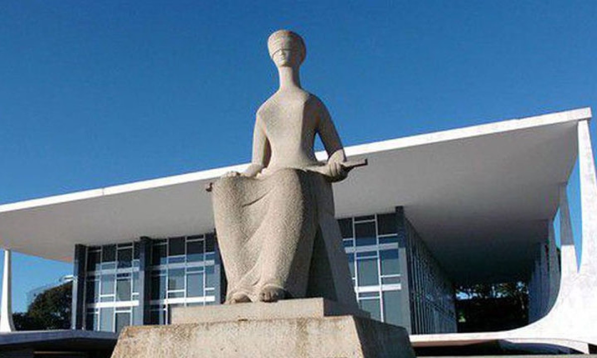 STF dá 5 dias para Lula e Alcolumbre explicarem mudanças na Lei da Ficha Limpa