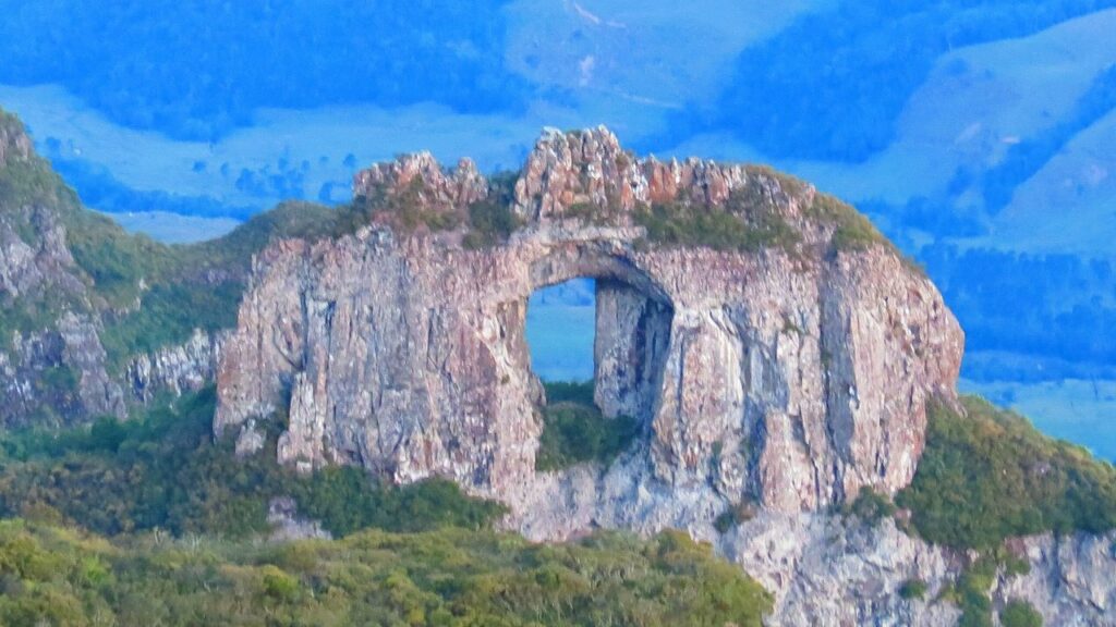 Esta serra catarinense oferece cachoeiras, cânions e aventuras radicais de tirar o fôlego