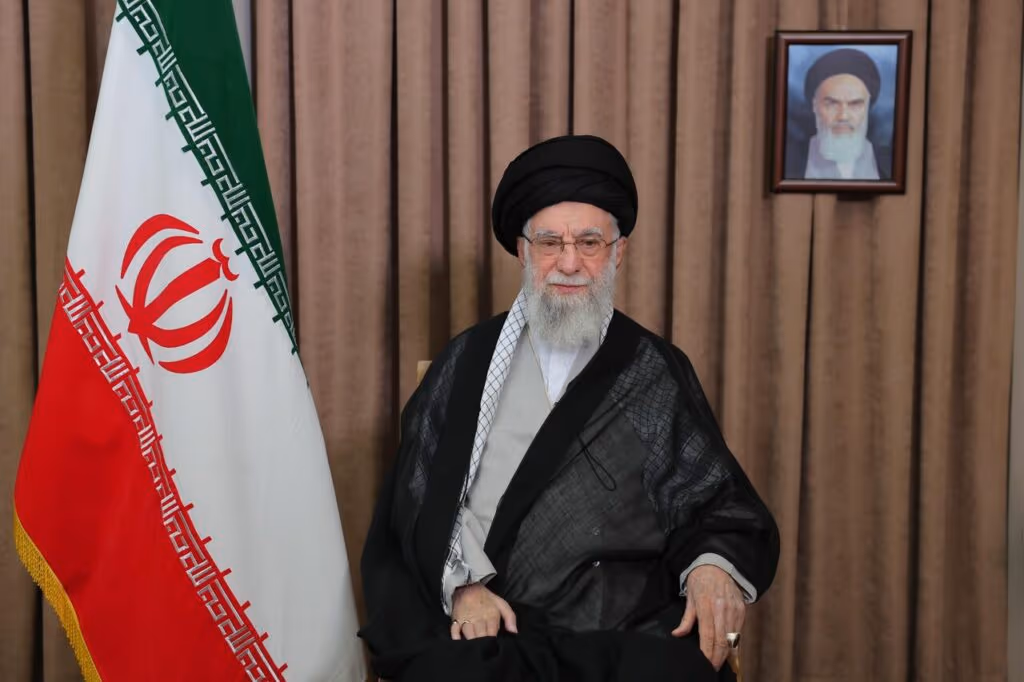 Irã inicia exercícios militares no Estreito de Ormuz