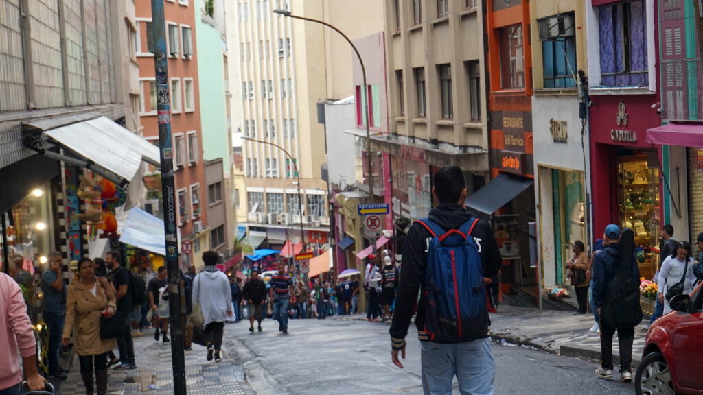 Esse lugar em SP virou o paraíso das compras baratas e ninguém te contou