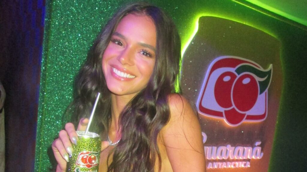 Bruna Marquezine revela atual opinião sobre relacionamentos