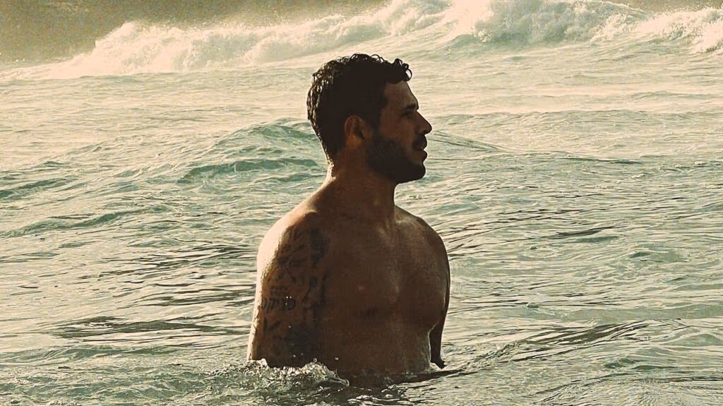 Ex-BBB Rodrigo Mussi exalta novo relacionamento