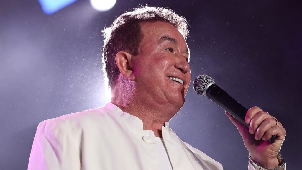 Amado Batista responde rumores sobre traição no casamento