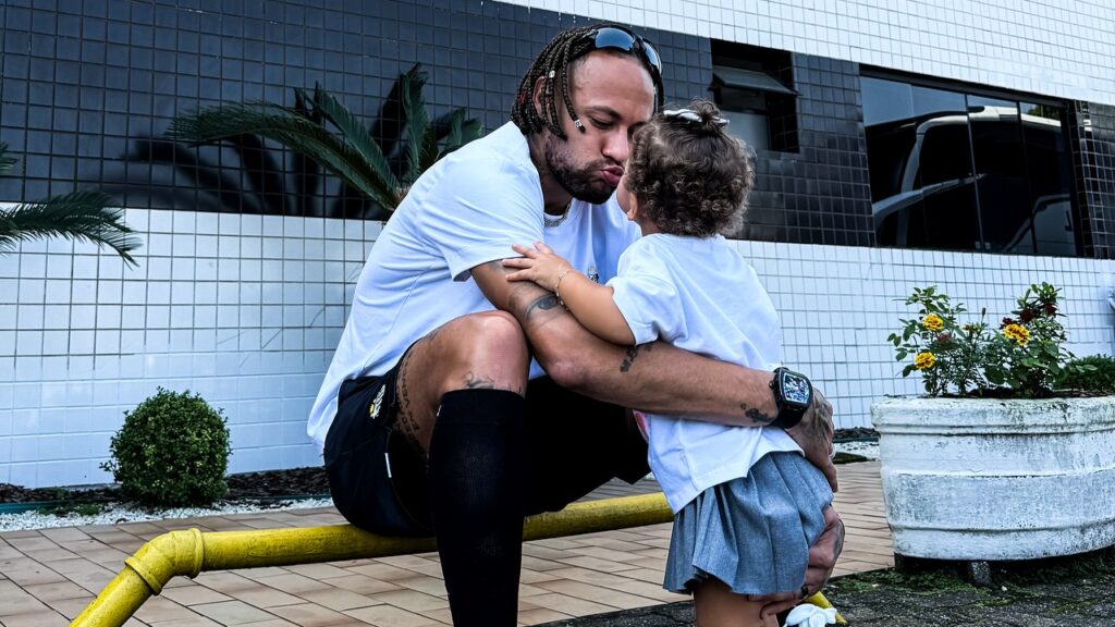 Neymar se recupera e confirma presença em leilão beneficente
