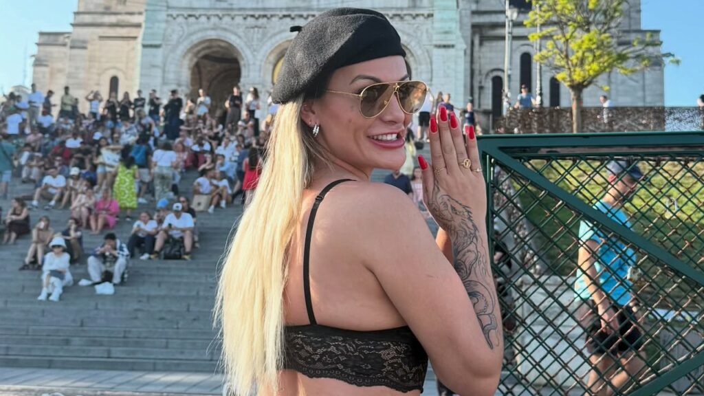 Andressa Urach choca ao mudar a cor dos olhos