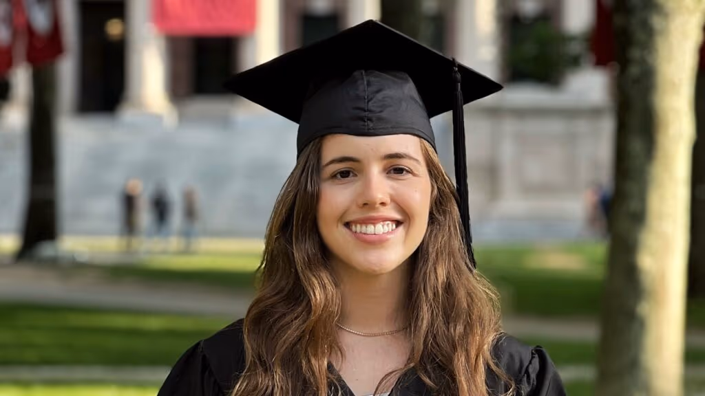Sarah Borges é a primeira brasileira com nota máxima em Harvard