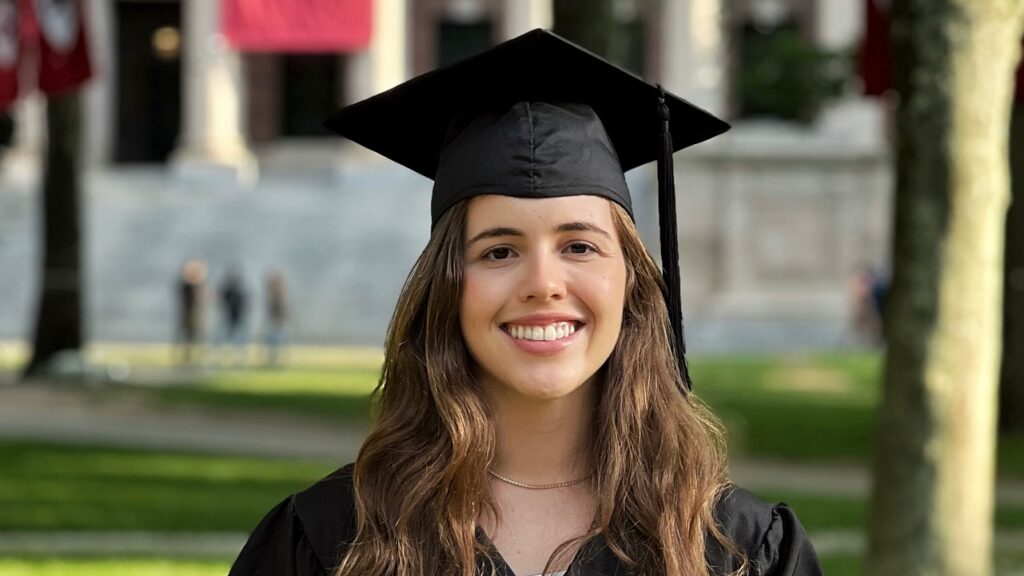 Sarah Borges é a primeira brasileira com nota máxima em Harvard