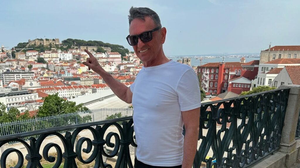Paulo Miklos anuncia separação de Renata Galvão