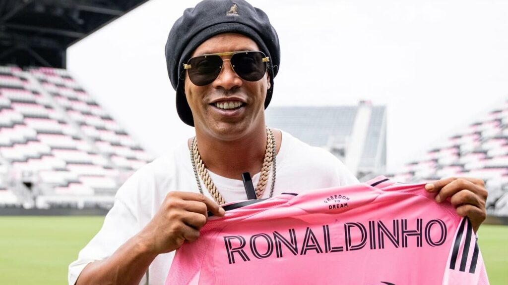Ronaldinho reúne estrelas de gerações do futebol brasileiro