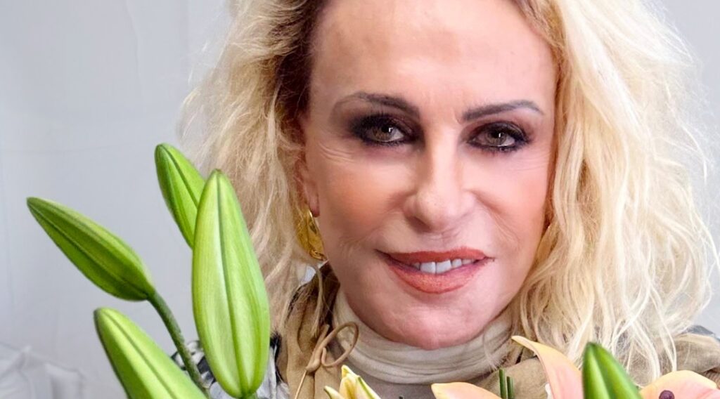 Ana Maria Braga ganha lindo presente no dia dos namorados