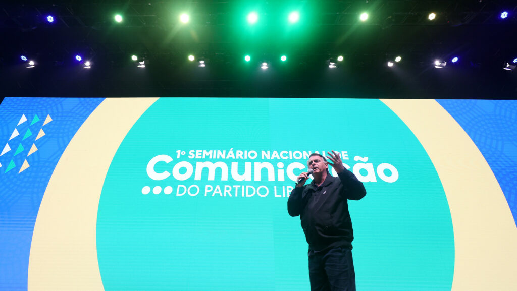 Jair Bolsonaro e Eduardo tentam apagar CPI da Lava Toga da história