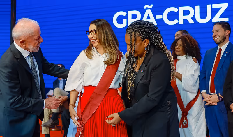 Crusoé: Quem acha que Janja ajuda o governo Lula?