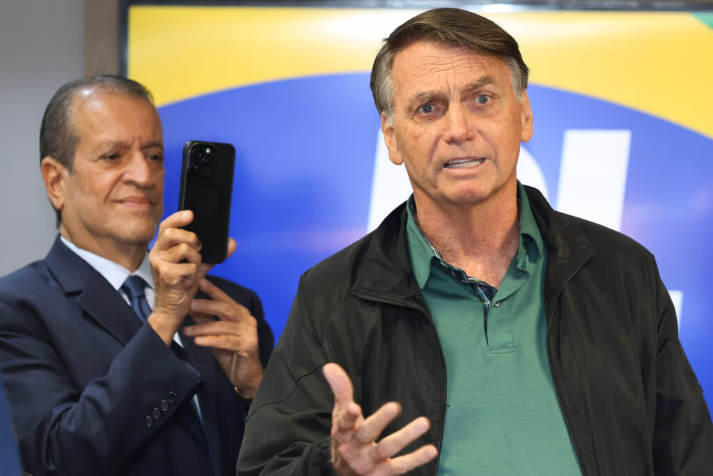 Moraes proíbe Bolsonaro de dar entrevistas online
