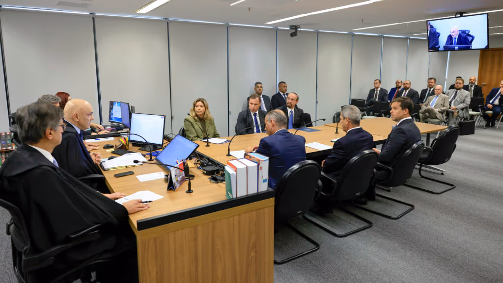 Cid diz ter calculado dinheiro recebido de Braga Netto pelo “peso da sacola”
