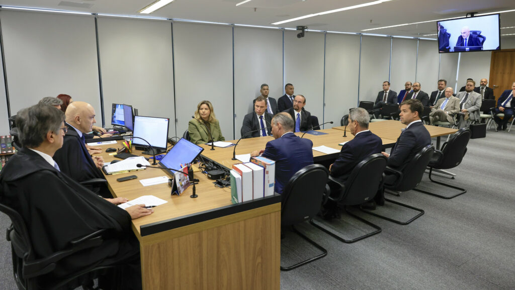 Cid diz ter calculado dinheiro recebido de Braga Netto pelo “peso da sacola”