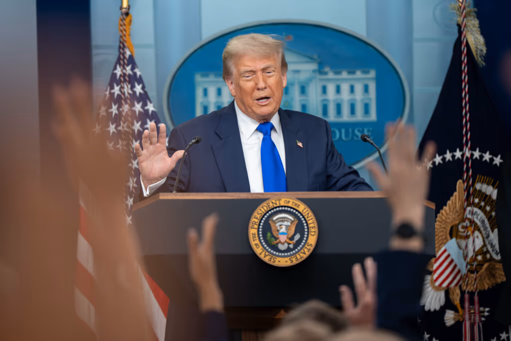 Trump é diagnosticado com “insuficiência venosa crônica”, diz Casa Branca