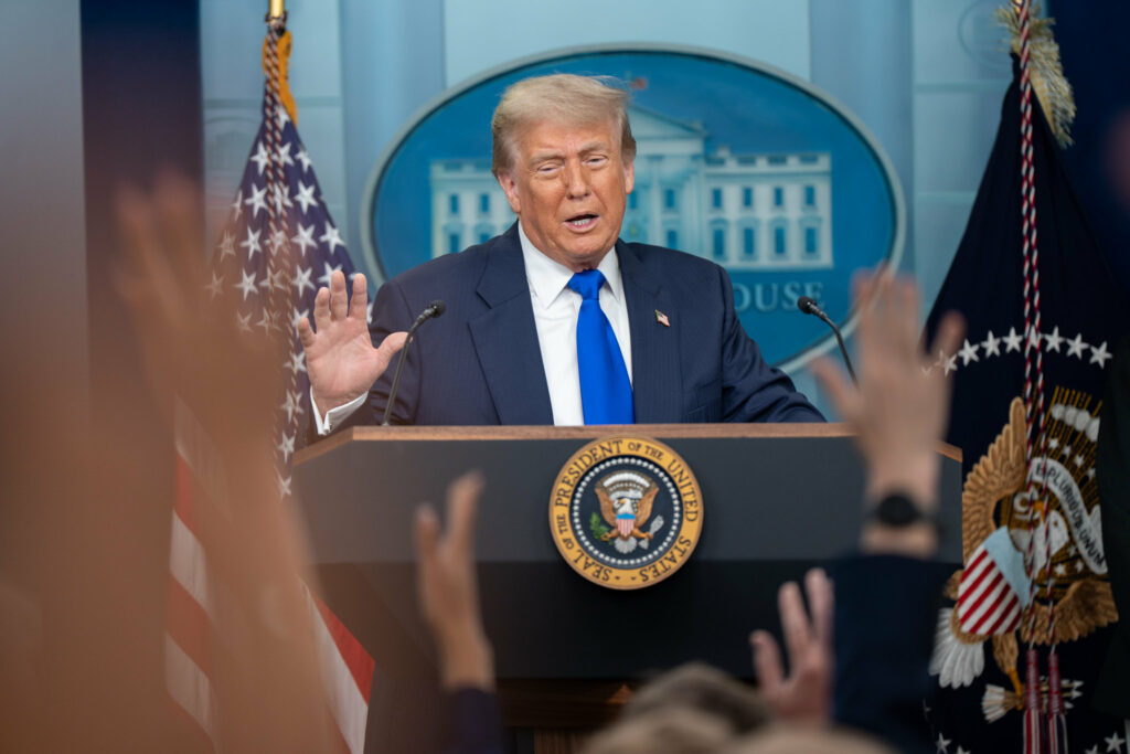 Trump é diagnosticado com “insuficiência venosa crônica”, diz Casa Branca