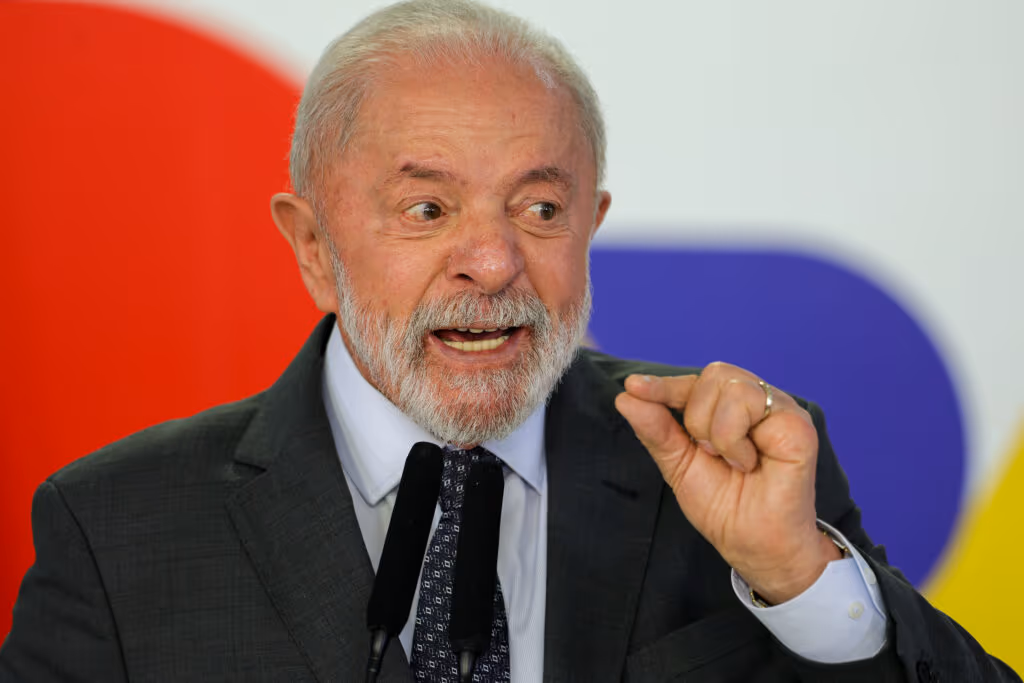 Lula pede suspensão de ações de vítimas do INSS contra União
