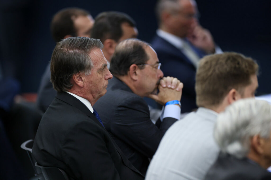 Moraes nega pedido de Bolsonaro para exibir vídeos em depoimento