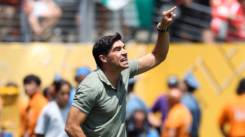 Abel Ferreira revela impasse com comissão técnica do Palmeiras