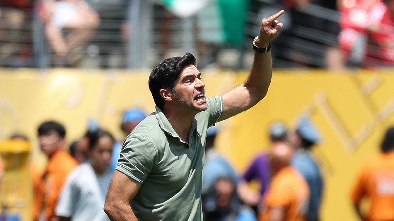 Abel Ferreira revela impasse com comissão técnica do Palmeiras