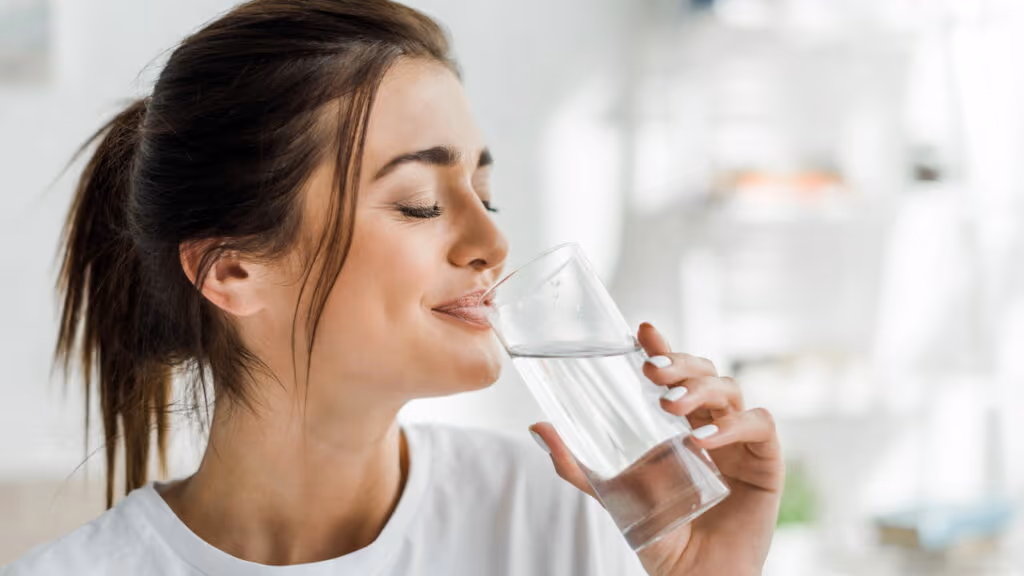 Água não é a melhor bebida para hidratação, segundo estudo