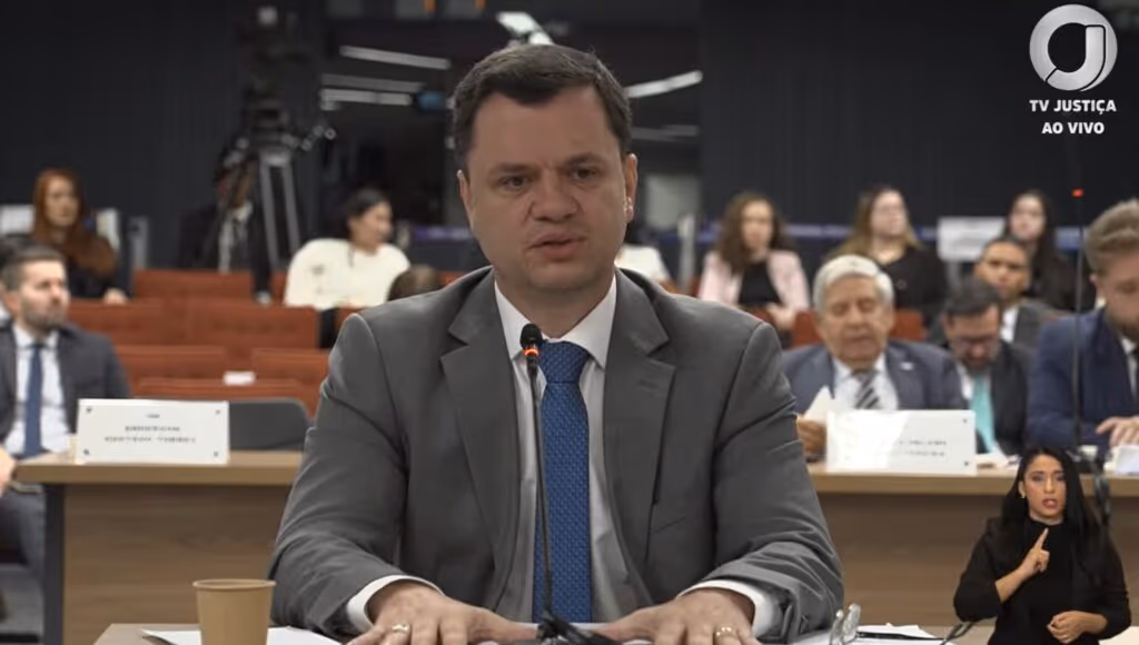 “Eu nunca tratei isso com o presidente”, diz Torres sobre minuta do golpe