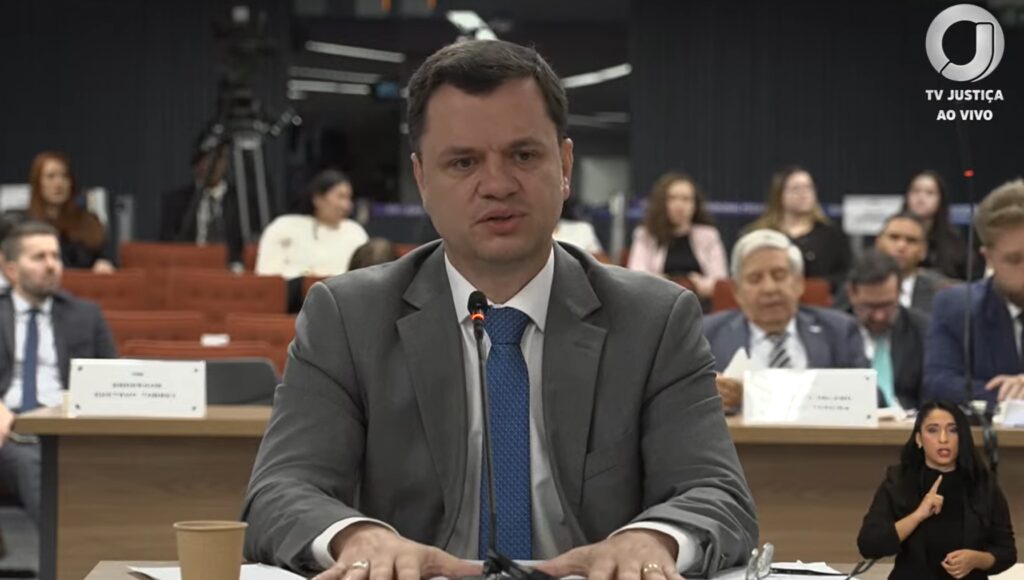 “Eu nunca tratei isso com o presidente”, diz Torres sobre minuta do golpe