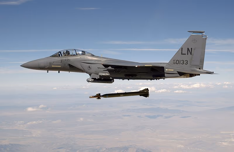 Crusoé: Israel ataca principais instalações nucleares do Irã