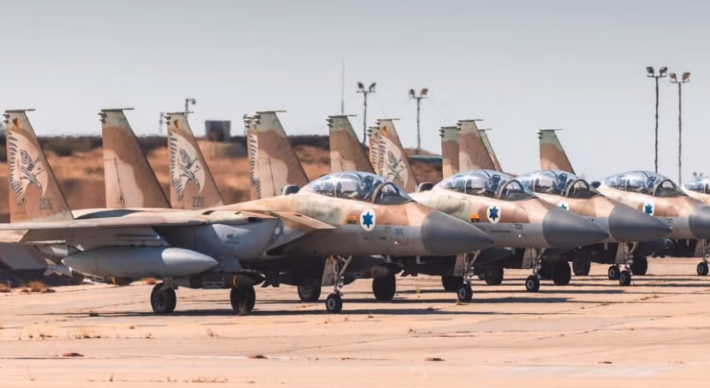 Israel tem “noite difícil”, mas destrói defesa aérea do Irã e pavimenta caminho de ataque