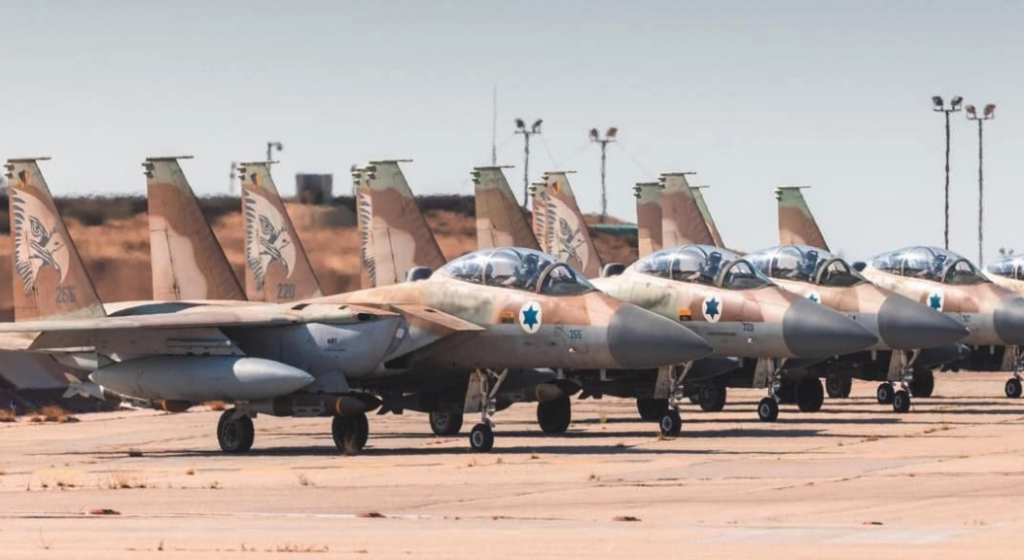 Israel tem “noite difícil”, mas destrói defesa aérea do Irã e pavimenta caminho de ataque