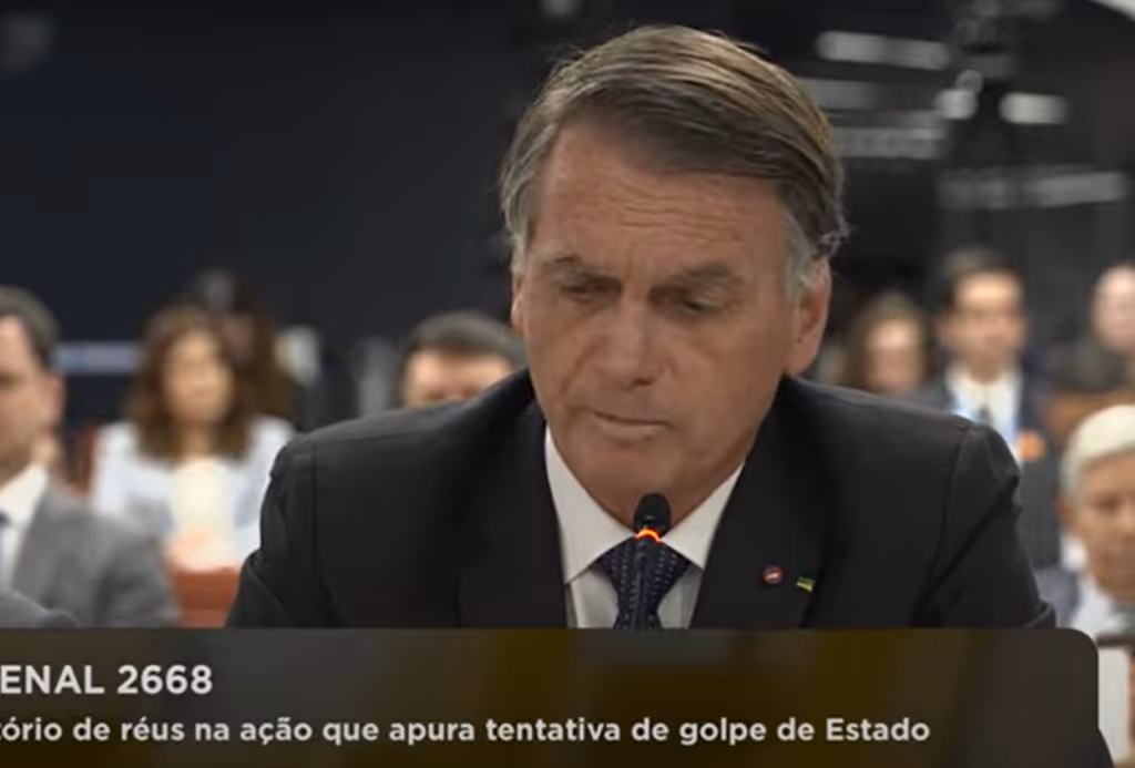 Bolsonaro nega ter conversado com ex-assessor sobre minuta do golpe