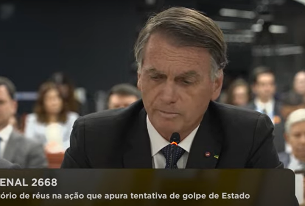 Bolsonaro nega ter conversado com ex-assessor sobre minuta do golpe