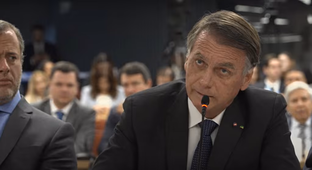 “Fico até arrepiado quando se fala que 8/1 foi um golpe”, diz Bolsonaro