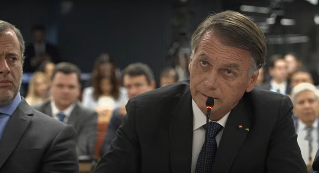“Fico até arrepiado quando se fala que 8/1 foi um golpe”, diz Bolsonaro