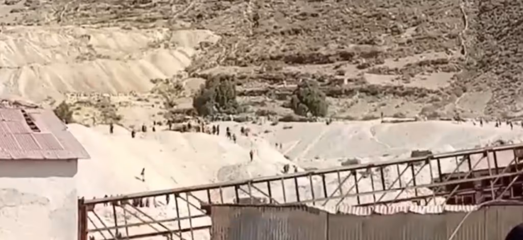 Moradores de cidade boliviana entram em confronto com apoiadores de Morales