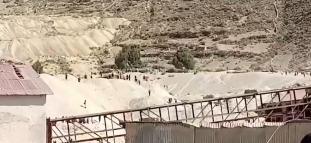Moradores de cidade boliviana entram em confronto com apoiadores de Morales