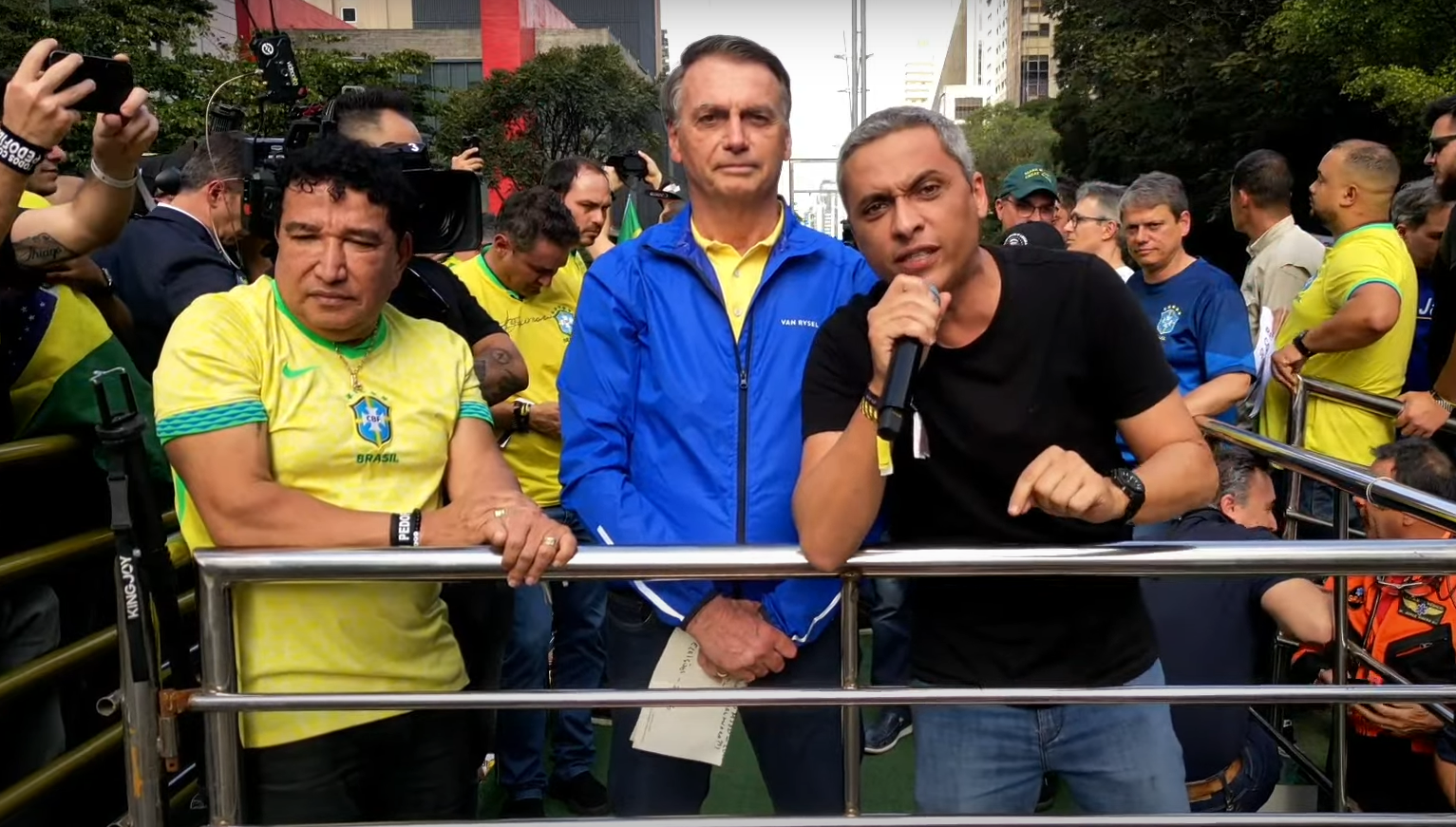 Gayer anuncia 145 assinaturas por prisão domiciliar humanitária a Bolsonaro