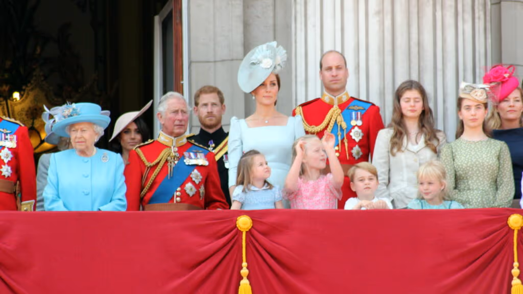 Charles III e Kate Middleton movimentam a realeza com decisão histórica